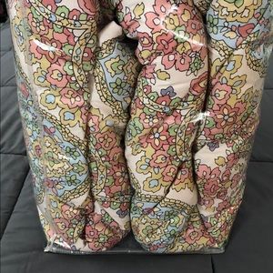 Brand NEW queen size comforter with shams